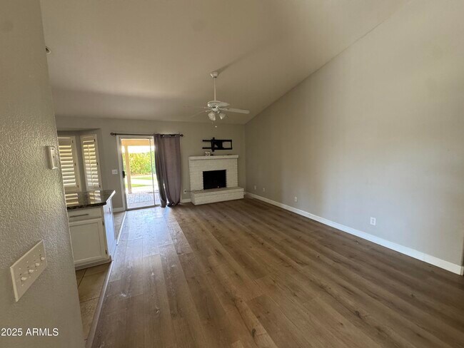 Foto del edificio - 920 N Quartz St