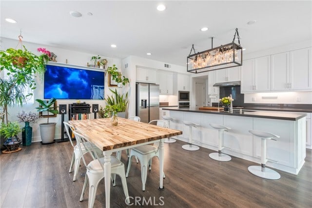 Building Photo - 142 Allusion