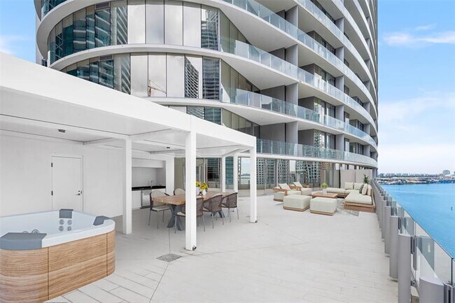 Foto del edificio - 300 Biscayne Blvd Way