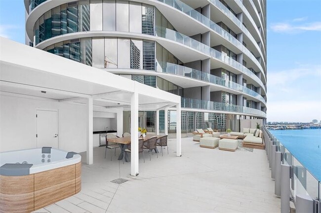 Building Photo - 300 Biscayne Blvd Way