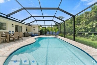 Building Photo - 2581 Poinciana St