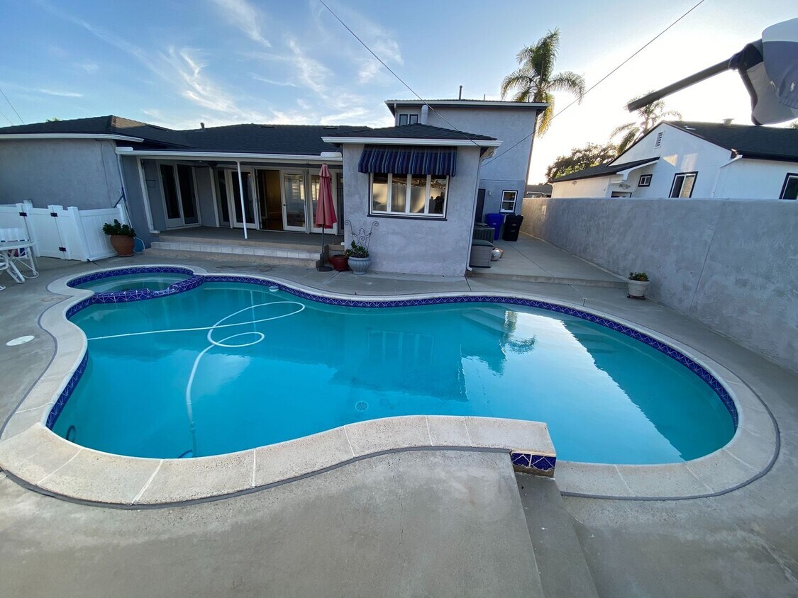 Foto principal - 8BD/4BA on Rockford! POOL & SPA!