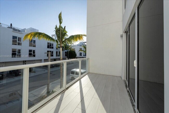 Foto del edificio - 455 NE 39th St
