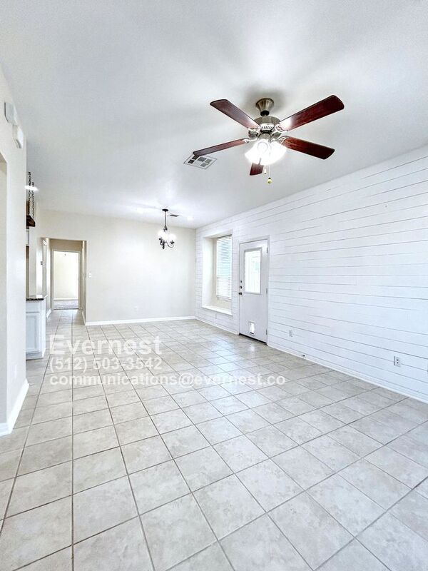 Foto del edificio - 139 Wainscot Oak Wy