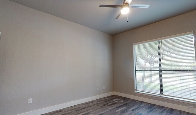 Foto del edificio - 1 Bedroom Beauty – Get Up to $750 Off Move...