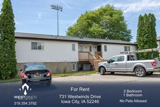 Building Photo - 731 Westwinds Dr