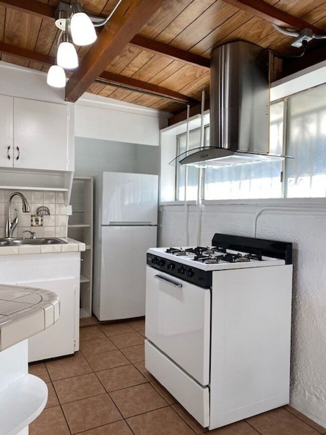 Foto del edificio - Vintage 1 Bedroom, 1 Bath Bungalow