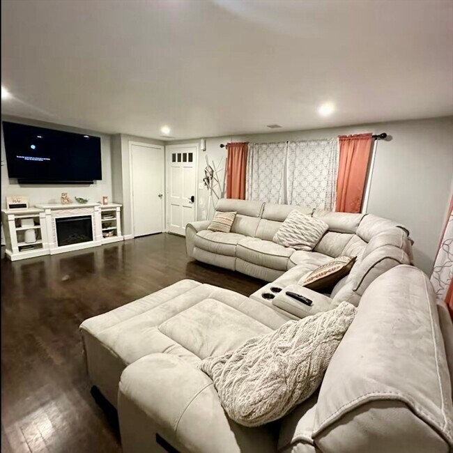 Foto del edificio - 29 Fresh Pond Cir