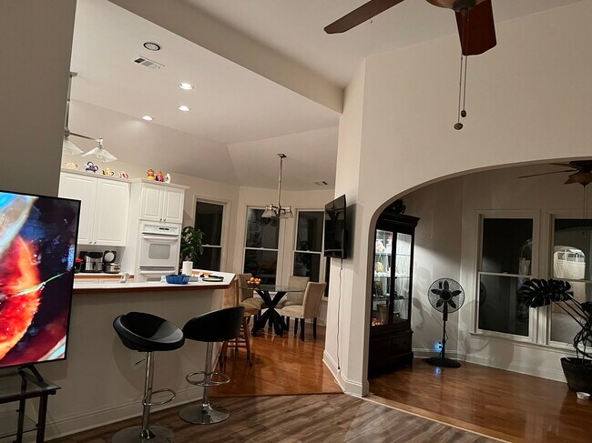 Foto del edificio - 1209 Wood Iris Ln