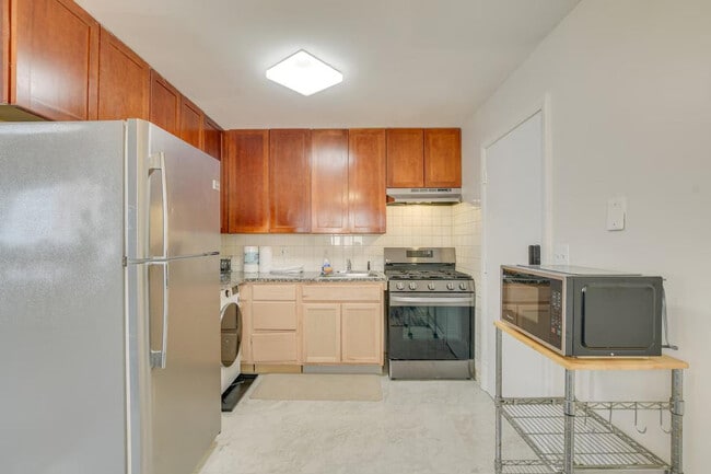 Building Photo - 8845 Lamon Ave