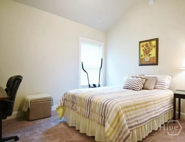 Building Photo - 157 Putters Dr