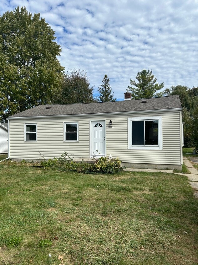 Primary Photo - 2138 N Center Rd