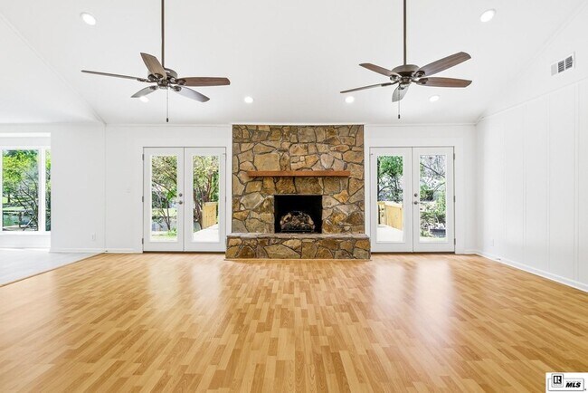 Foto del edificio - 203 Dupont Dr