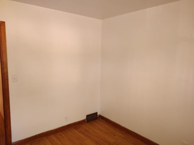 Foto del edificio - 4845A N. 24th Place - 2 Bedroom Upper