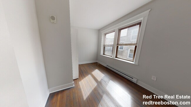 Building Photo - 81 Park Dr