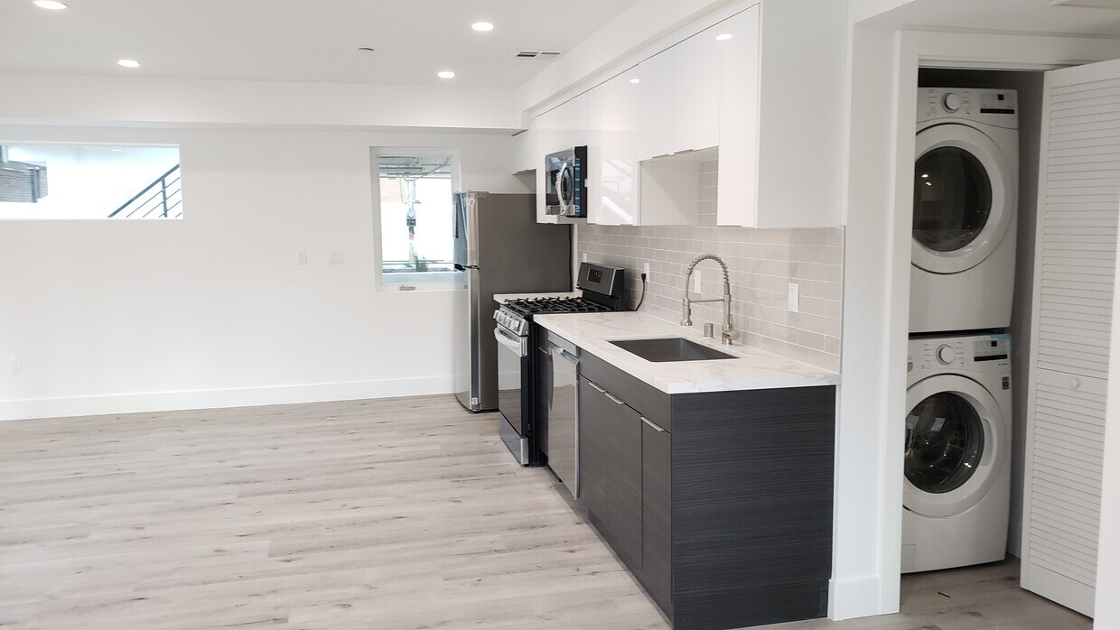 148-1 - 1 Bed + 1 Bath - 148 S Madison Ave