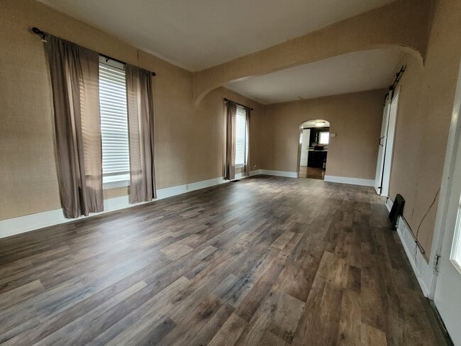 Building Photo - 347 Midland Ave