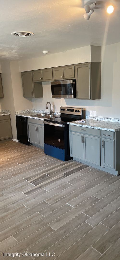 Foto del edificio - 3 br, 1.5 bath House - 2609 S. Air Depot