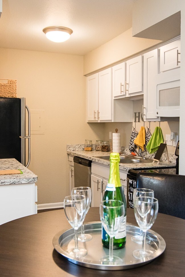 Carlyle Place Apartments Clinton Township, MI