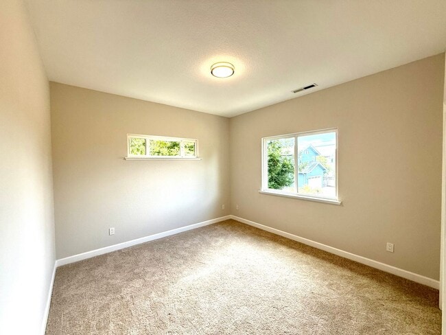 Foto del edificio - Beautifully Maintained 3Bd/2.5Ba Near Capitola Mall!