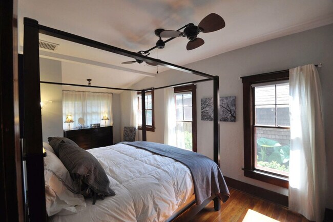 Foto del edificio - 408 NE 3rd Ave