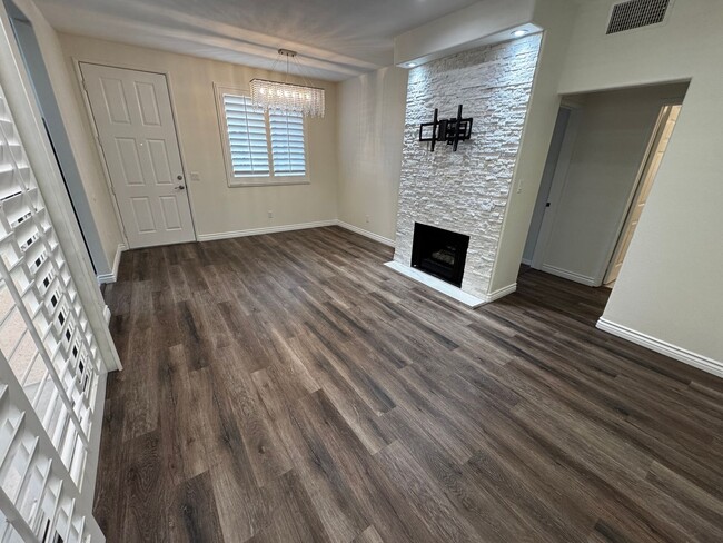 Building Photo - 2 Bedroom 1st Floor Unit in Rancho San Diego