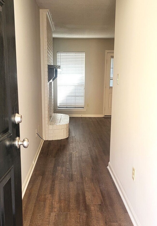 Foto del edificio - Adorable UPDATED 2-Bedroom, 2-Bathroom Tow...