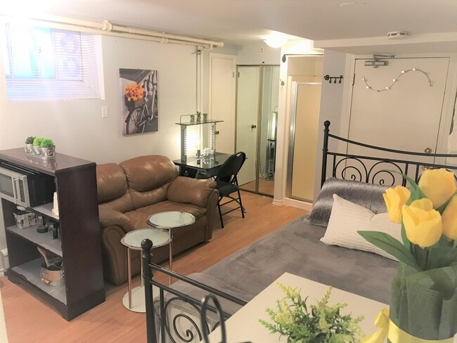 Building Photo - 314 Frank St