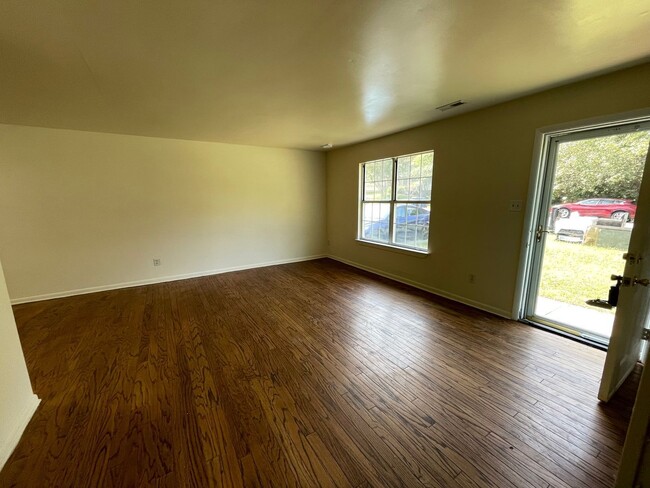 Building Photo - 9237 Lost Forest Dr
