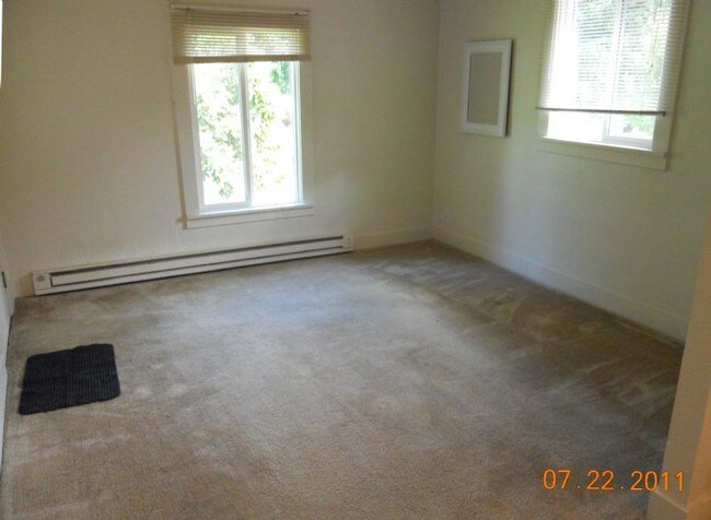 Building Photo - 3 bedroom Cottage in Ridgefield!