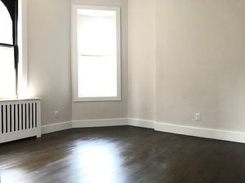 Building Photo - 77 W 68th St