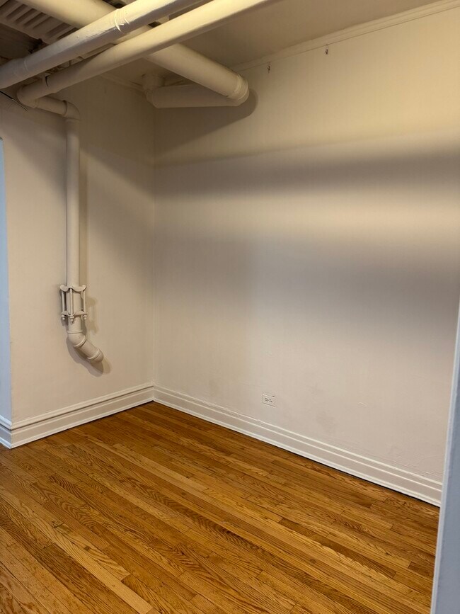 Foto del edificio - 6225 N Kenmore Ave