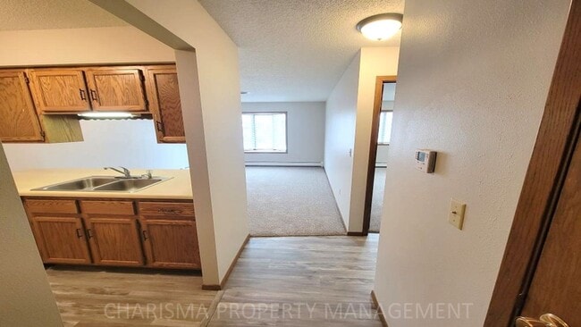 Building Photo - NEWLY UPDATED 1 BD, 1 BA UNITS LOCATED IN ...