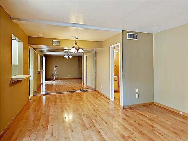 Building Photo - 2800 Escada Dr