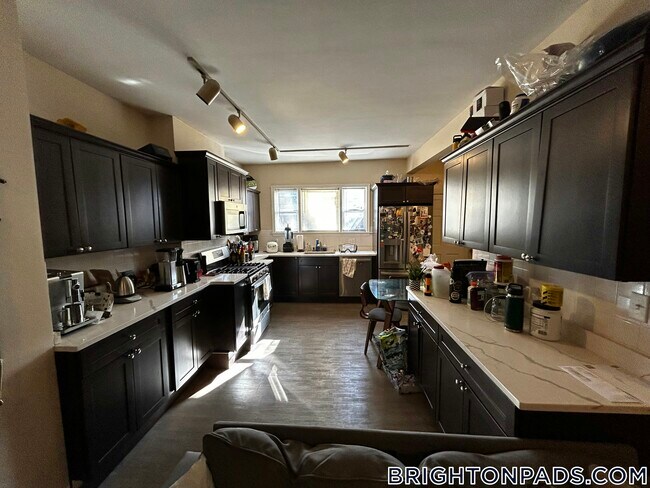 Building Photo - 14 Woodmont St