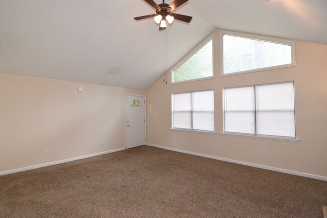 Building Photo - 3 bed/2 bath in Lakeside School District, with rear deck!