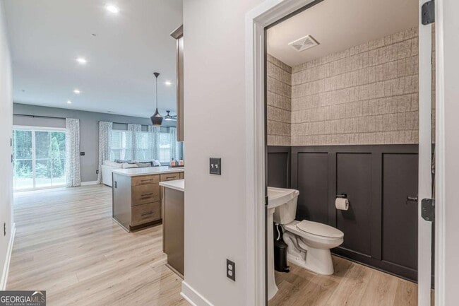 Building Photo - 255 Climbing Ivy Cir