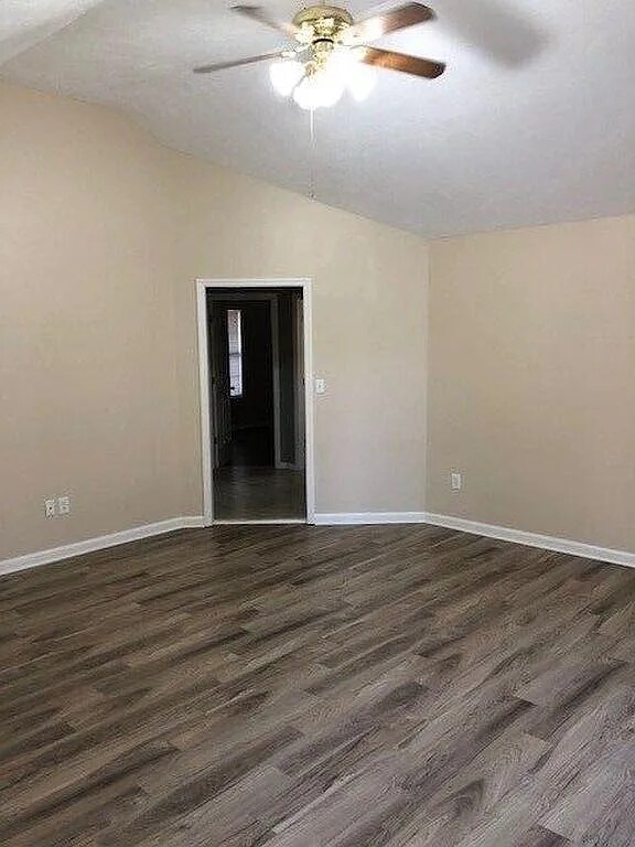 Foto del edificio - 4509 Rambling Rose Cir N