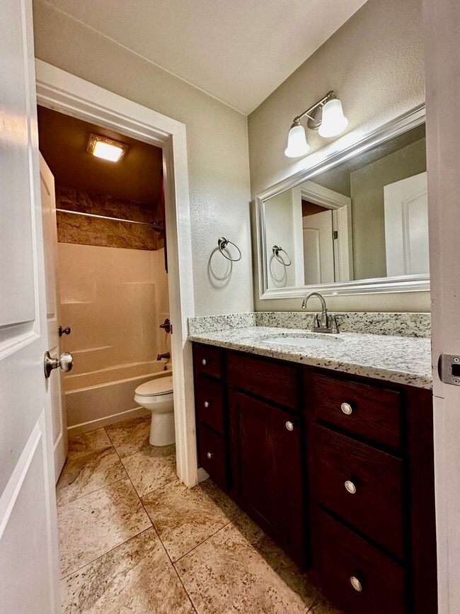 Foto del edificio - 2 Story Bungalow