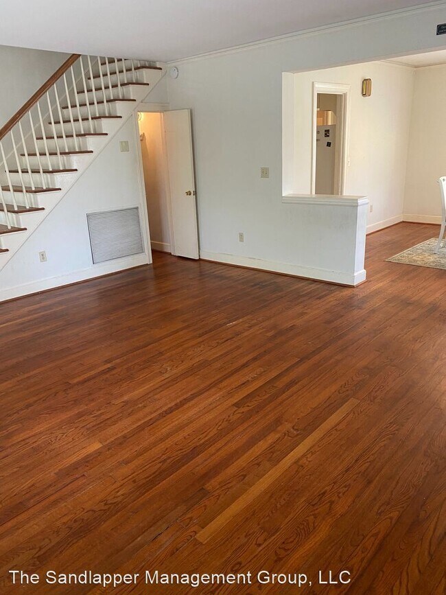 Building Photo - 2 br, 1.5 bath House - 1 8th Avenue