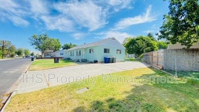 Building Photo - 504 Delafield Ave