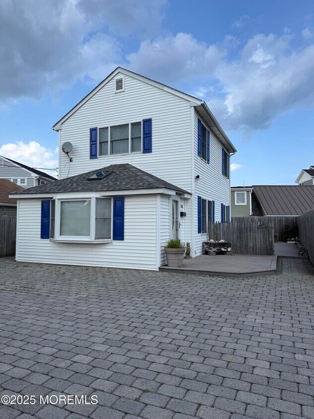 Primary Photo - 62A Inlet Dr