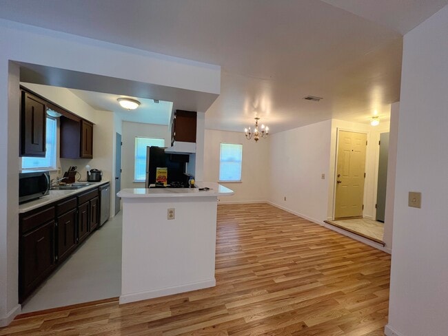 Building Photo - 6621 Woodwedge Dr