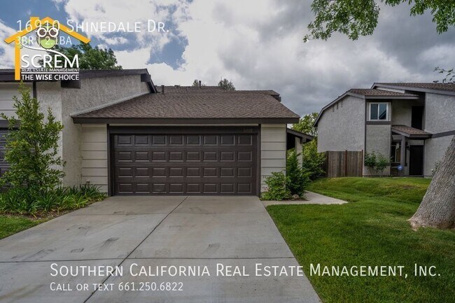 Building Photo - Updated Three Bedroom Townhouse in Canyon ...