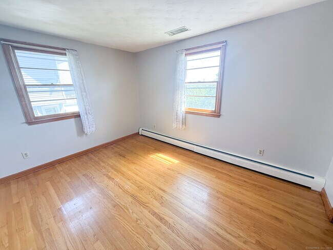 Foto del edificio - 541 Burritt St