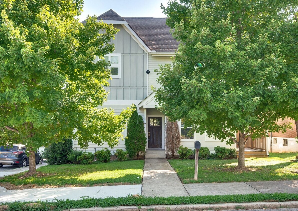 Photo - 217 N 9th ST