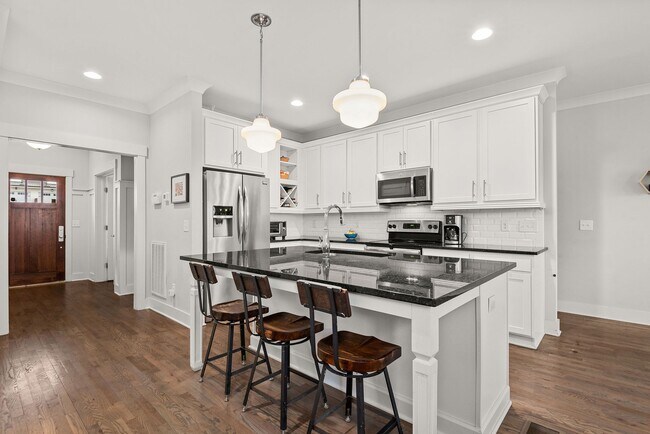 Foto del edificio - 2223 Burns St