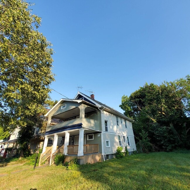 Building Photo - 12098 Chesterfield Ave