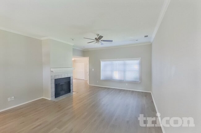 Building Photo - 1253 Essex Dr