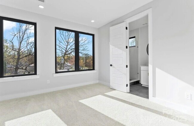 Building Photo - 3433 Byrnes St
